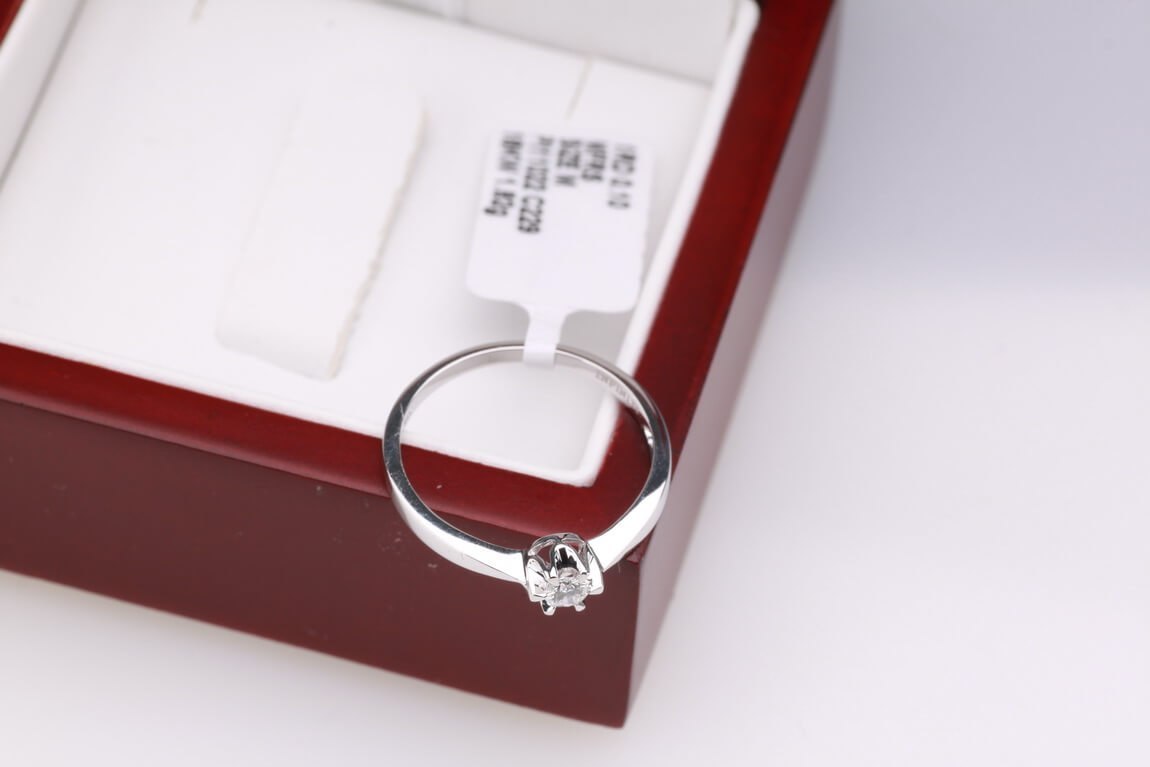 Złoty pierścionek PBD1517 - Diament